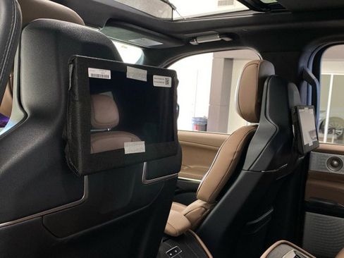 New 2025 Lincoln Navigator L Black Label image 13