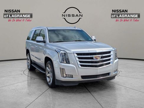 Used 2019 Cadillac Escalade Luxury image 3