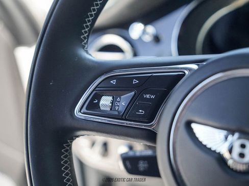 Used 2021 Bentley Bentayga AWD/4WD image 44