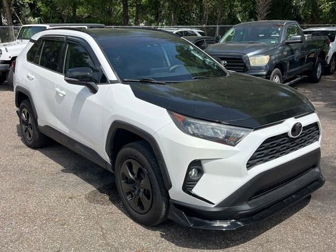 Used 2020 Toyota RAV4 LE image 4