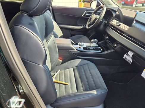 New 2025 Mitsubishi Outlander SE image 6