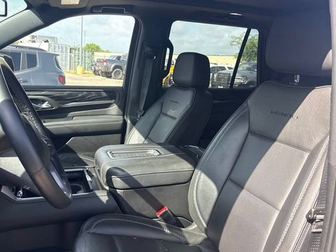 Used 2023 GMC Yukon Denali AWD/4WD image 5
