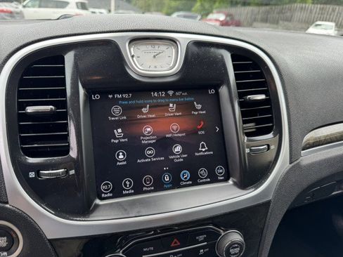 Used 2018 Chrysler 300 Limited w/ Safetytec Plus Group image 13