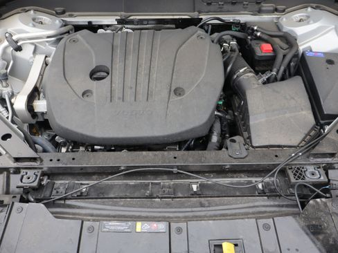 Used 2025 Volvo XC60 B5 Plus image 41