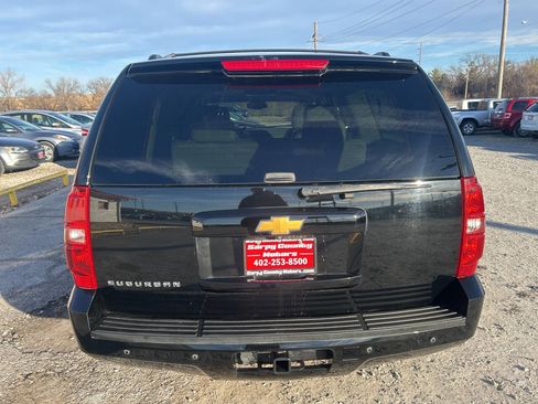 Used 2014 Chevrolet Suburban LT image 4