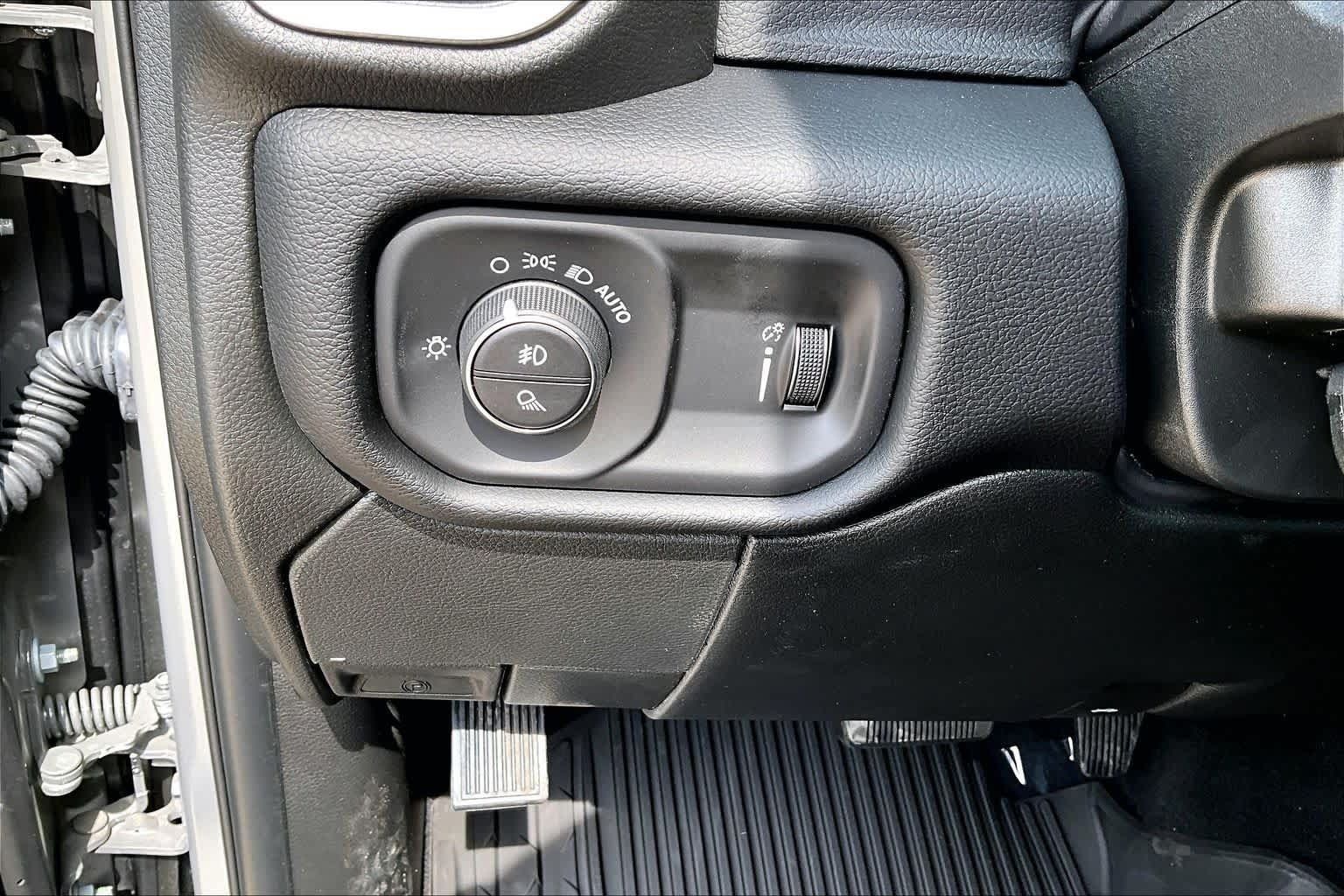 New 2027 RAM 3500 Big Horn AWD/4WD image 19