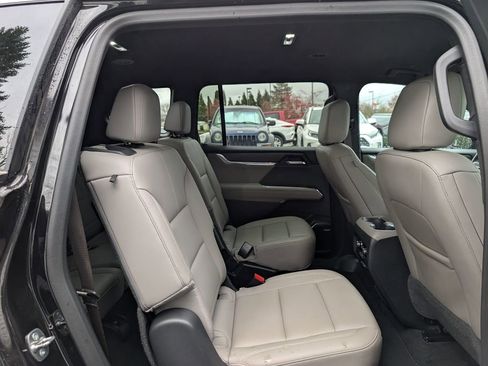 Used 2024 GMC Acadia Elevation image 15