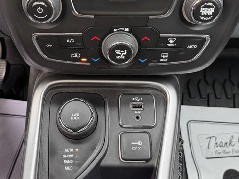 Used 2019 Jeep Compass Latitude AWD/4WD image 24