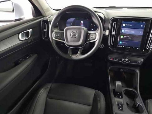 Certified 2025 Volvo XC40 B5 Core image 17