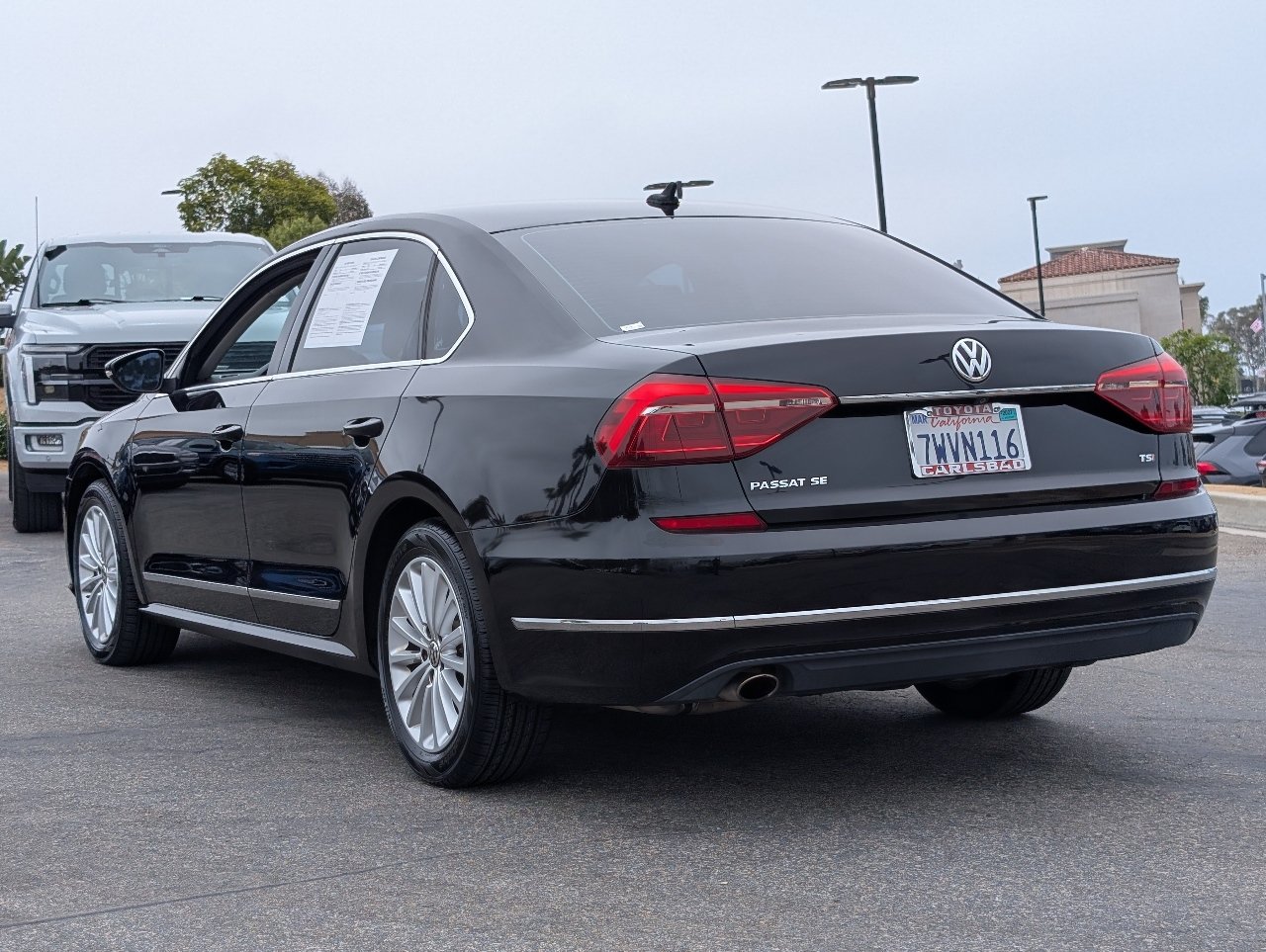 Used 2017 Volkswagen Passat 1.8T SE FWD image 12