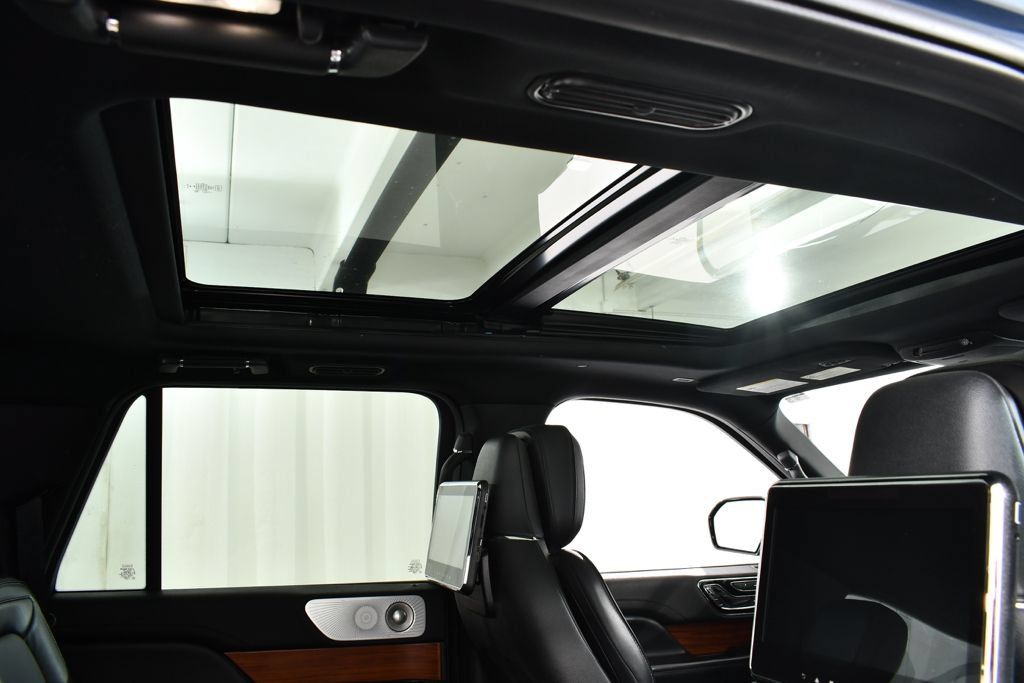 Used 2019 Lincoln Navigator L Reserve AWD/4WD image 18