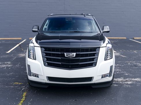 Used 2016 Cadillac Escalade ESV Premium AWD/4WD image 2