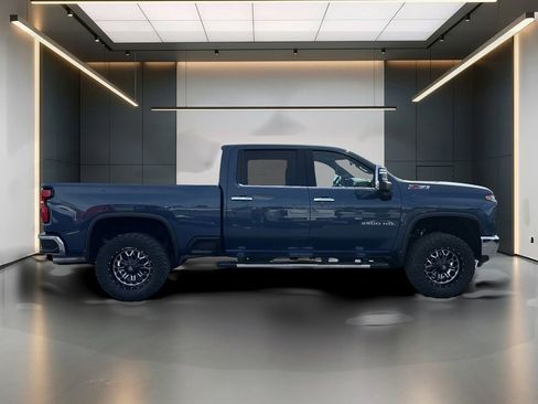 Used 2025 Chevrolet Silverado 3500 LTZ w/ LTZ Plus Package AWD/4WD image 6