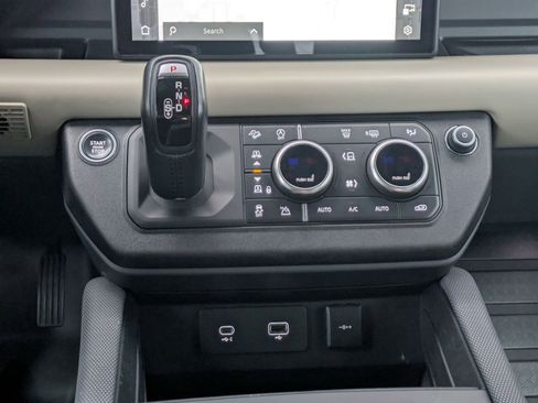Used 2022 Land Rover Defender 110 X-Dynamic HSE AWD/4WD image 25