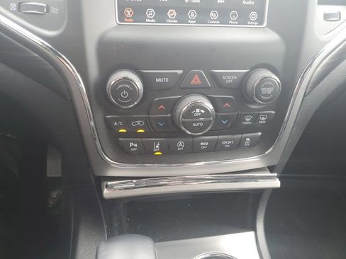 Used 2021 Jeep Grand Cherokee Laredo image 15