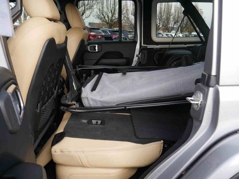 Used 2018 Jeep Wrangler Unlimited Rubicon w/ Dual Top Group image 8