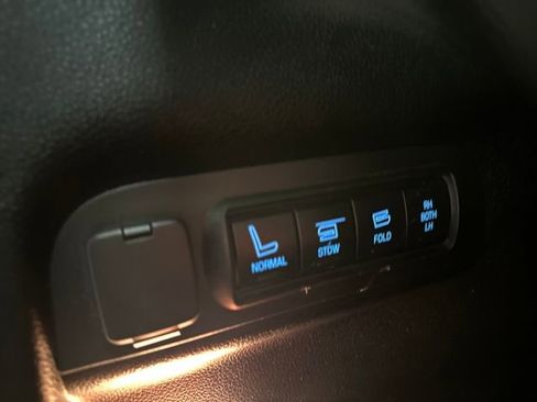 Used 2018 Ford Explorer Platinum image 9