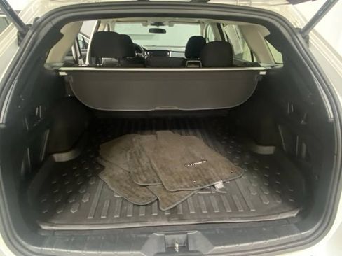 Used 2022 Subaru Outback Premium AWD/4WD image 9