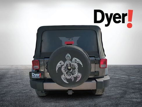 Used 2017 Jeep Wrangler Unlimited Sahara w/ Connectivity Group image 5