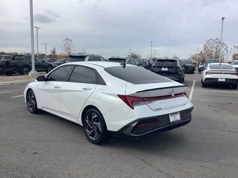 Certified 2025 Hyundai Elantra SEL w/ Cargo Package image 8