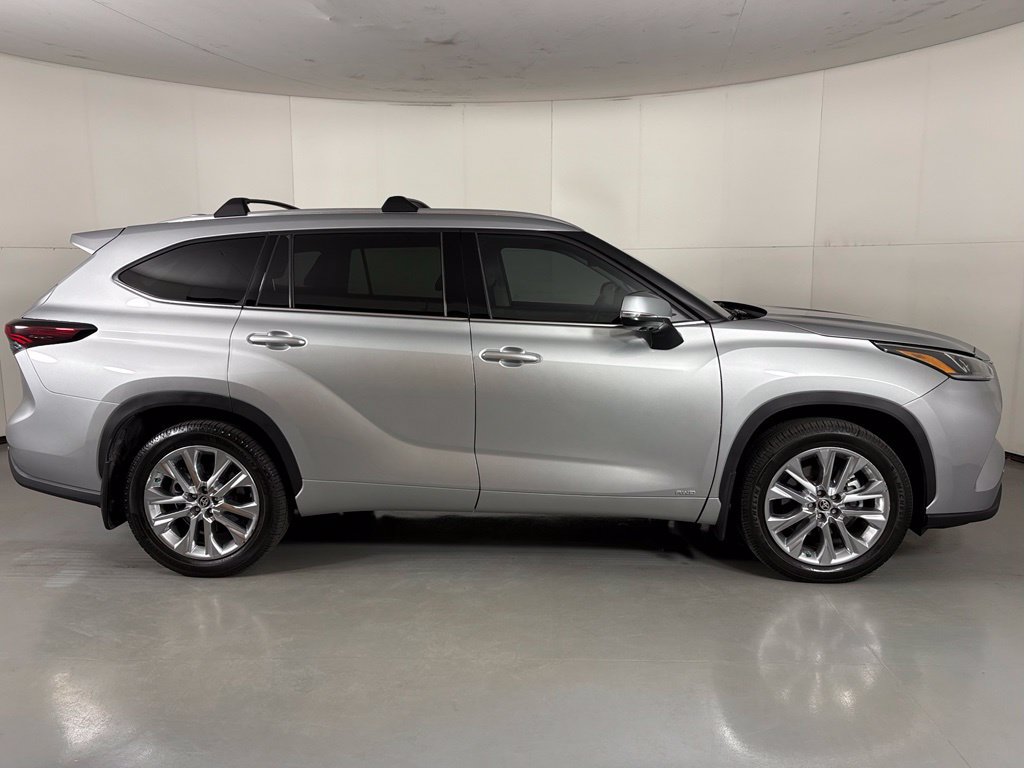 Used 2024 Toyota Highlander Limited AWD/4WD image 9