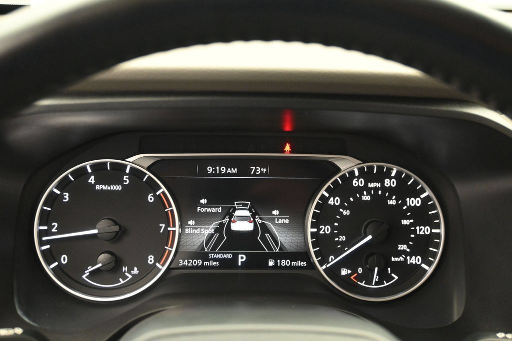 Used 2025 Nissan Rogue SV FWD image 15