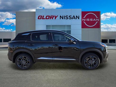 New 2026 Nissan Kicks SR FWD image 4