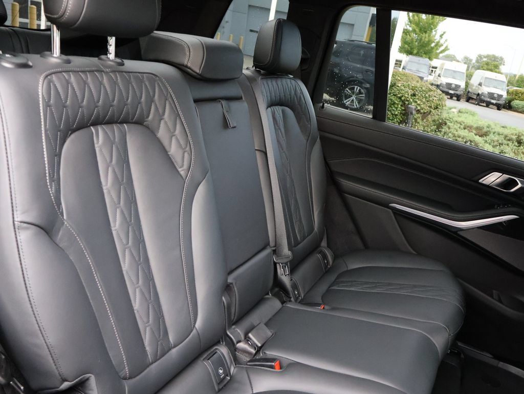 Used 2026 BMW X7 xDrive40i w/ Executive Package AWD/4WD image 14