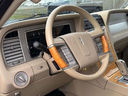 Used 2010 Lincoln Navigator Base image 2