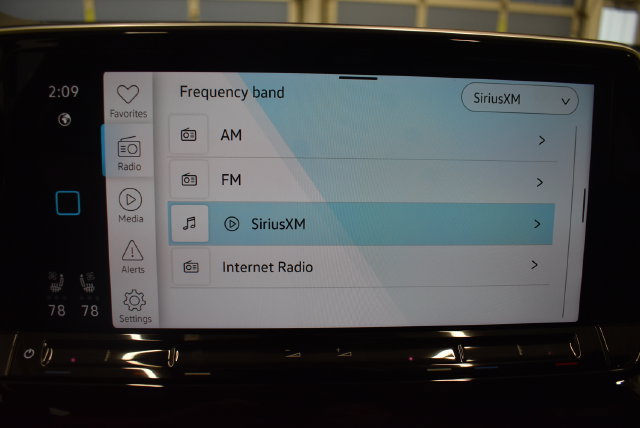 Used 2025 Volkswagen Atlas SE AWD/4WD image 8