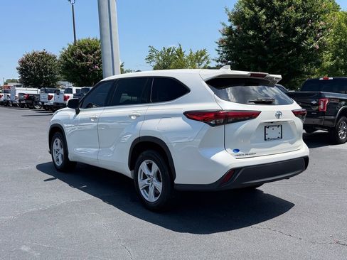 Used 2021 Toyota Highlander L FWD image 6