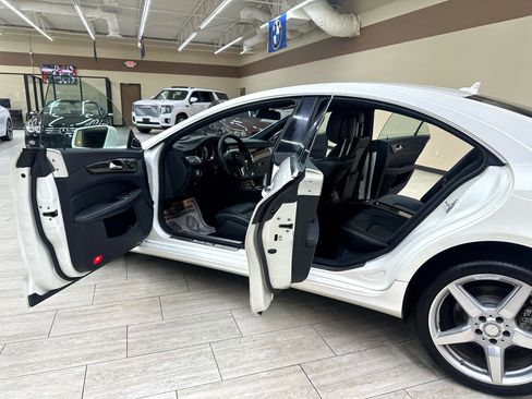 Used 2014 Mercedes-Benz CLS 550 4MATIC w/ Premium 1 Package image 15