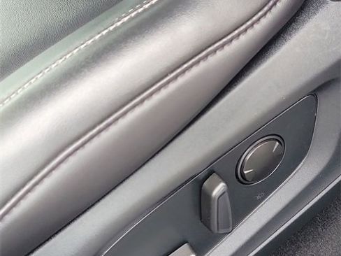 Used 2022 Ford Explorer XLT w/ Equipment Group 202A image 11