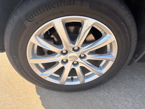 Used 2019 Cadillac XT4 Luxury w/ Cold Weather Package FWD image 7