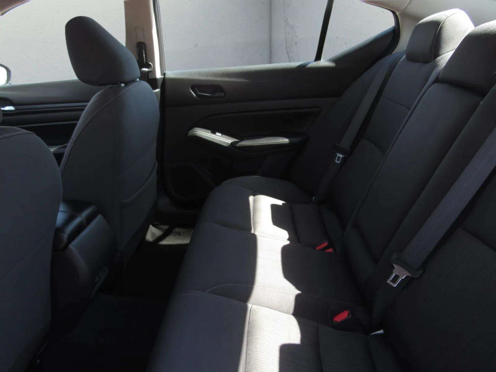 Used 2024 Nissan Altima 2.5 SV FWD image 12