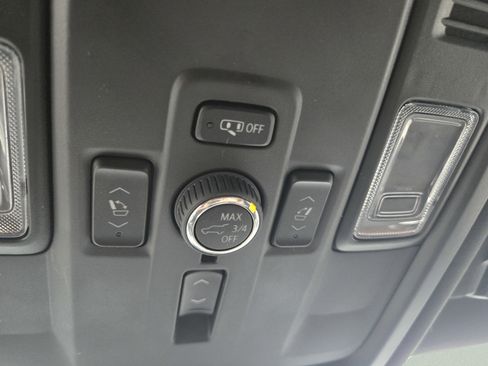 Used 2025 GMC Yukon Denali AWD/4WD image 28