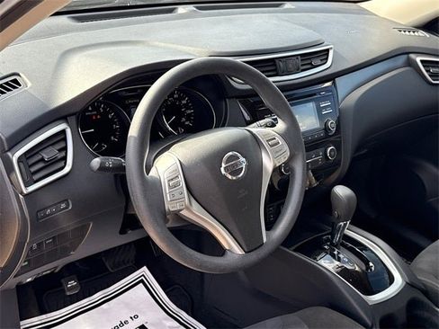 Used 2016 Nissan Rogue S image 19