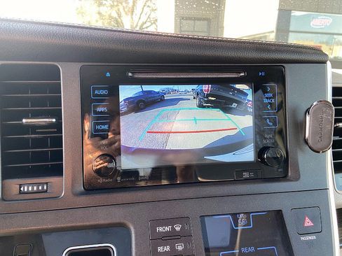 Used 2017 Toyota Sienna XLE Premium w/ Protection Package image 18