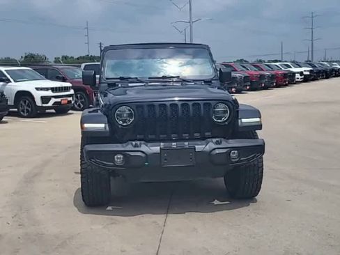 Used 2021 Jeep Wrangler Unlimited Sahara AWD/4WD image 3