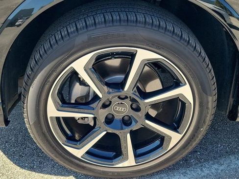 Certified 2025 Audi Q3 2.0T Premium Plus w/ Premium Plus Package image 9