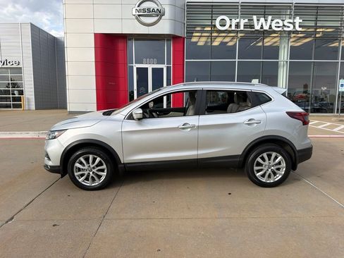 Used 2022 Nissan Rogue Sport SV w/ Technology Package AWD/4WD image 2