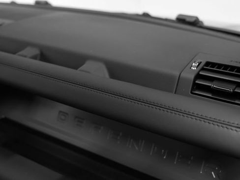 Certified 2025 Land Rover Defender 110 image 24