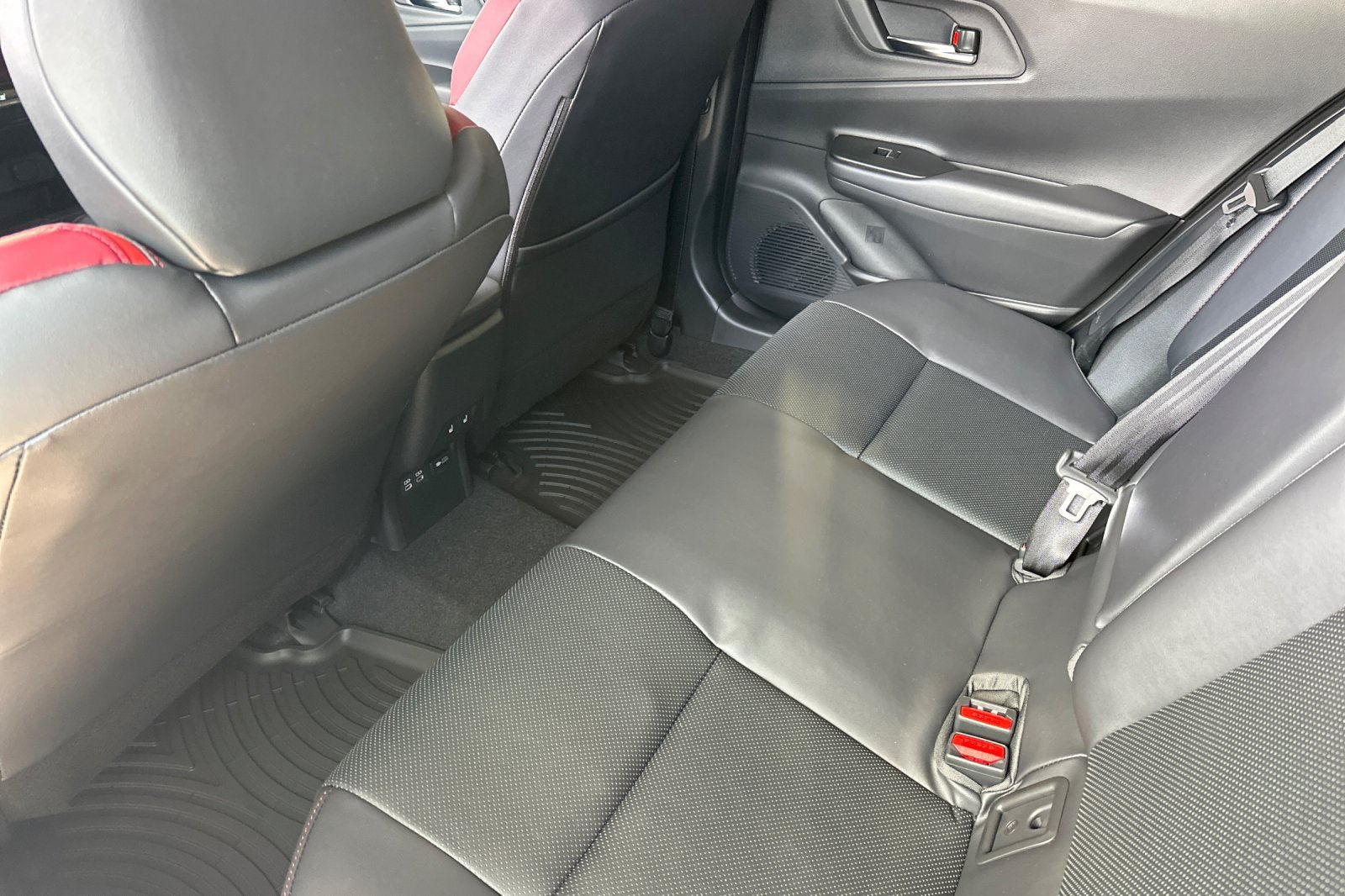 New 2027 Toyota Prius Plug-In Hybrid w/ Limited Premium Package FWD image 10