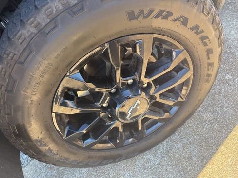 Used 2025 Chevrolet Silverado 2500 LTZ w/ Trail Boss Package AWD/4WD image 9