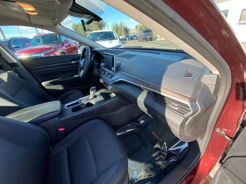 Used 2025 Nissan Altima 2.5 SV image 35