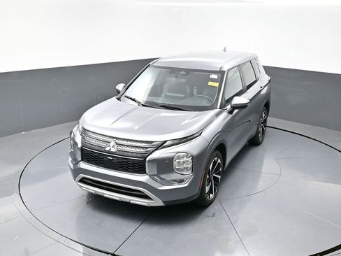 Used 2024 Mitsubishi Outlander SE image 45