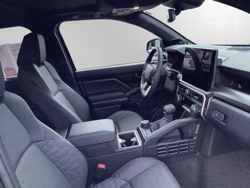 Certified 2025 Toyota 4Runner TRD Off-Road Premium image 15