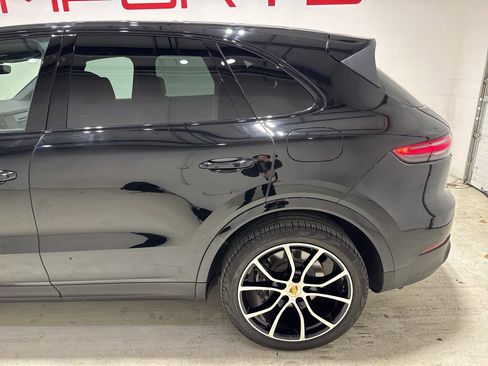 Used 2023 Porsche Cayenne Base w/ Premium Package image 6