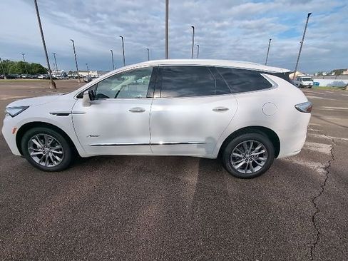 Used 2023 Buick Enclave Avenir w/ Avenir Technology Package FWD image 10