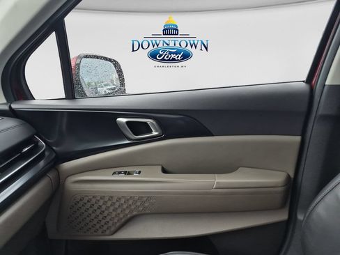 Used 2025 Kia Carnival FWD image 21